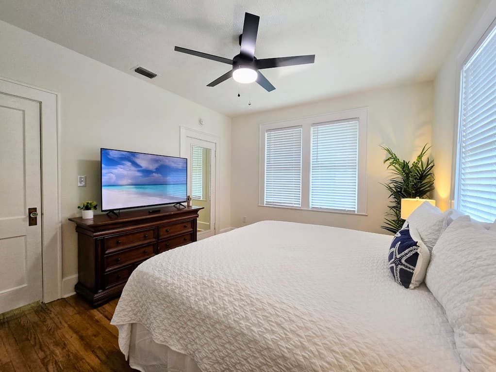 Bright & Modern | Avondale — Avondale, Jacksonville vacation rental (photo 3)